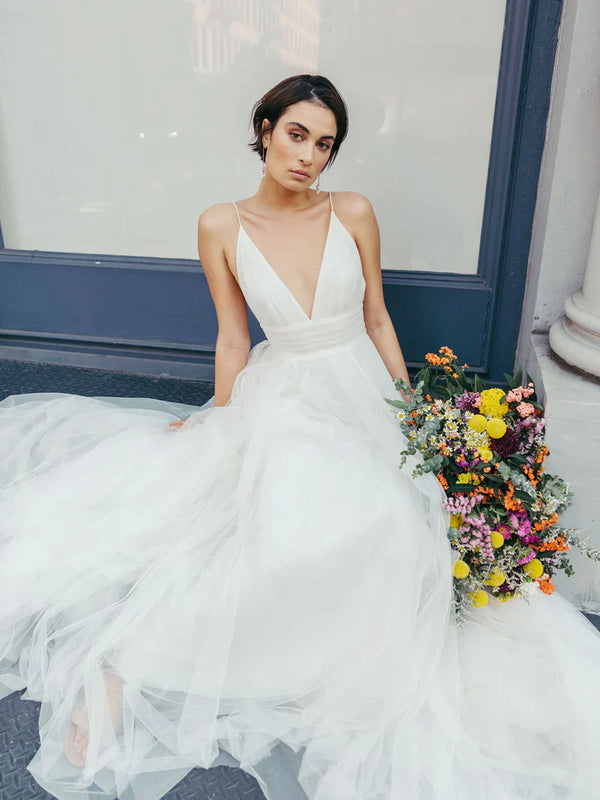 SSR1625,Sexy Deep V-Neck Spaghetti Straps Tulle Wedding Dresses,A-Line White Bridal Wedding Gown