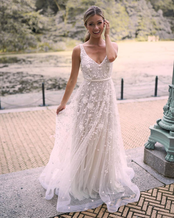 SSR0805,White long lace wedding dresses v-neck sweep train wedding gown